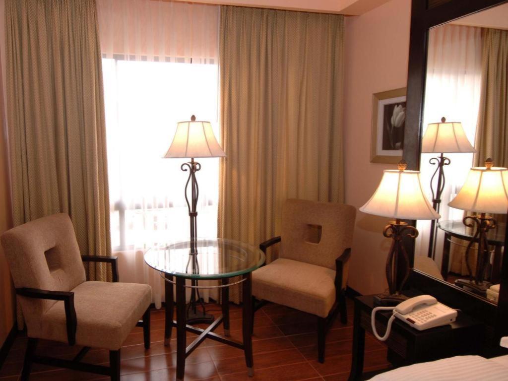Planta Centro Bacolod Hotel & Residences Екстериор снимка