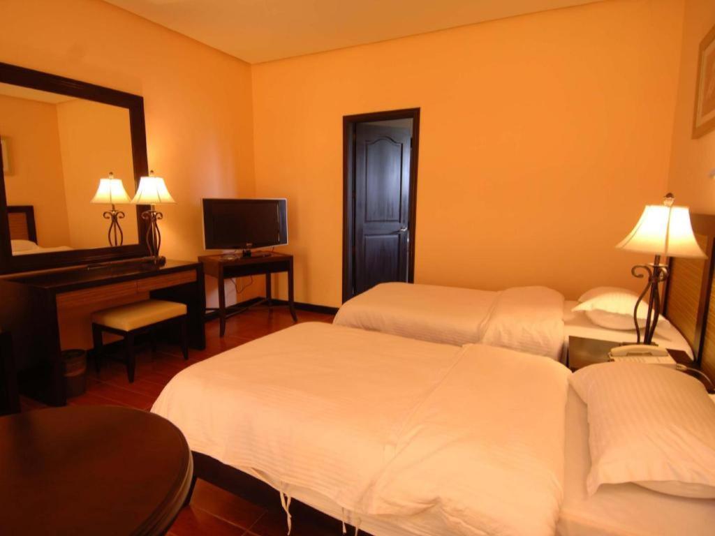 Planta Centro Bacolod Hotel & Residences Екстериор снимка