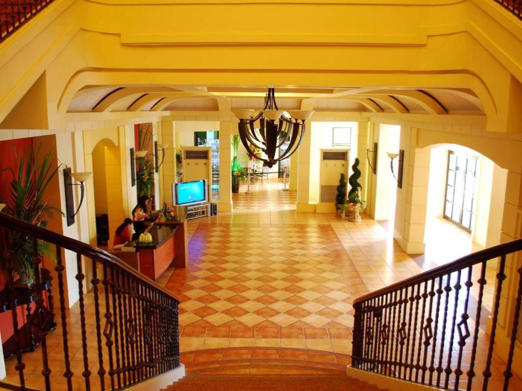 Planta Centro Bacolod Hotel & Residences Екстериор снимка