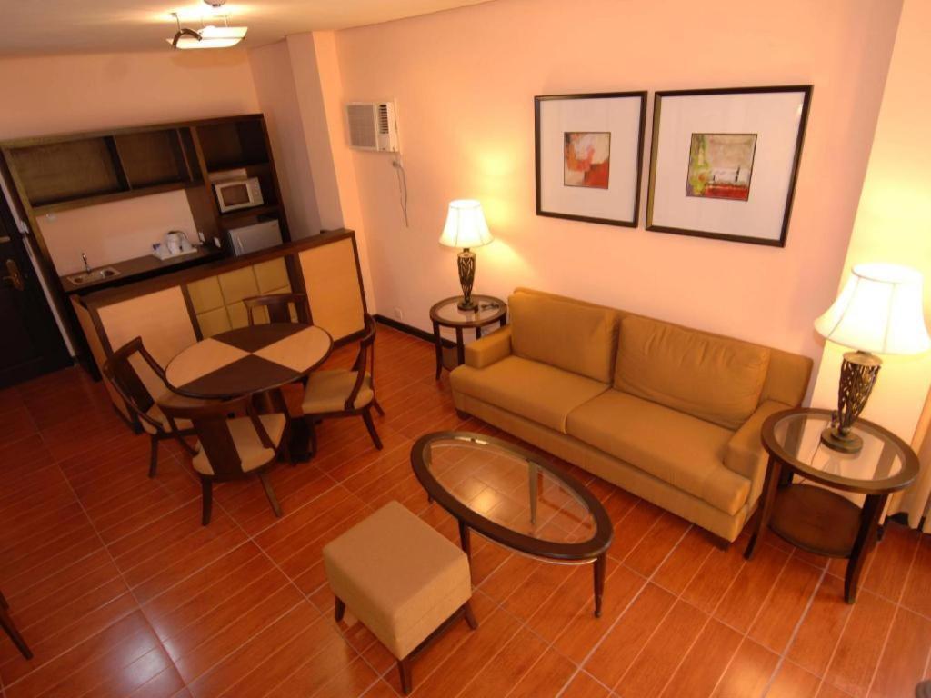 Planta Centro Bacolod Hotel & Residences Екстериор снимка