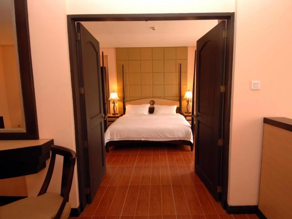 Planta Centro Bacolod Hotel & Residences Екстериор снимка