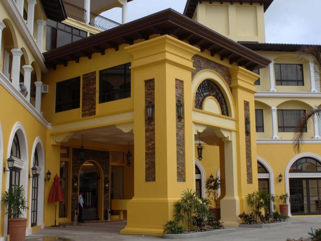 Planta Centro Bacolod Hotel & Residences Екстериор снимка