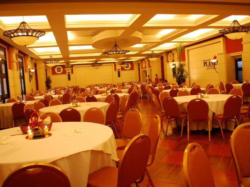 Planta Centro Bacolod Hotel & Residences Екстериор снимка
