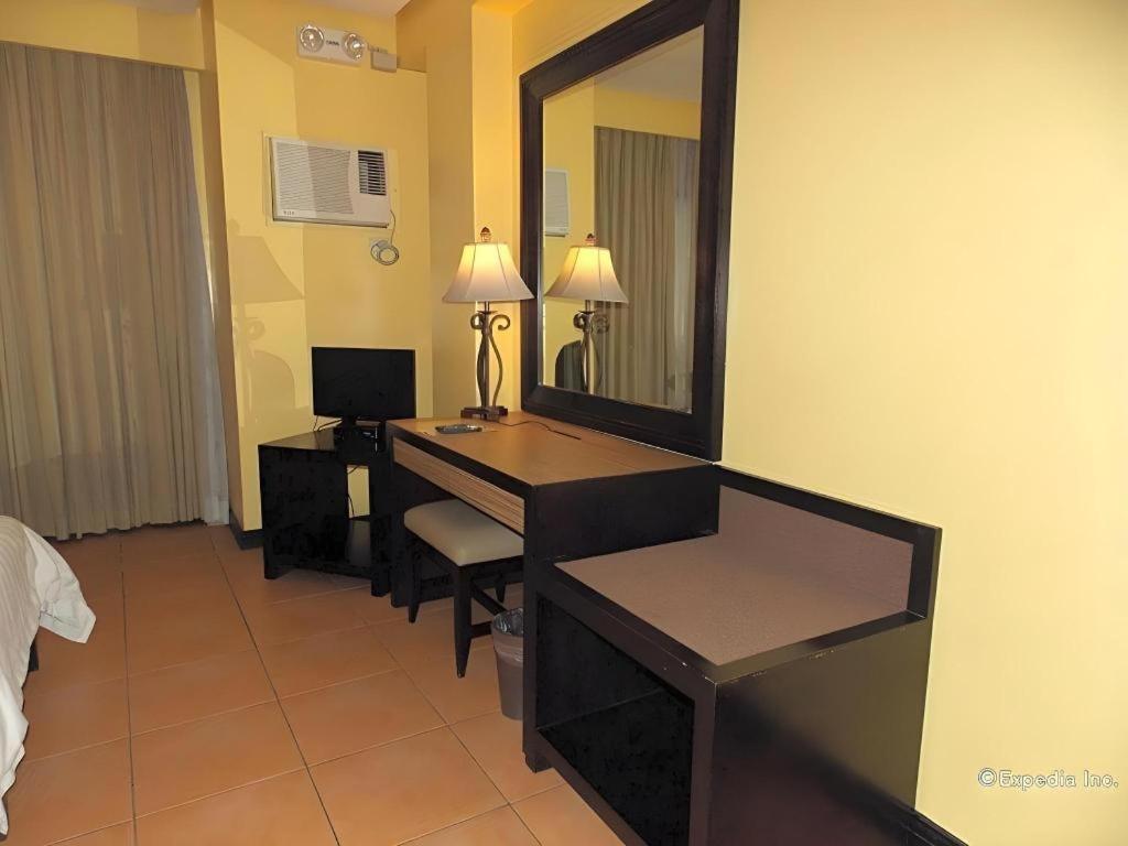 Planta Centro Bacolod Hotel & Residences Екстериор снимка