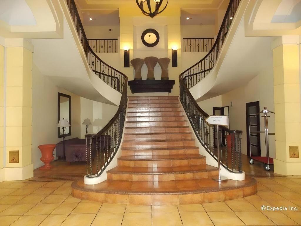 Planta Centro Bacolod Hotel & Residences Екстериор снимка