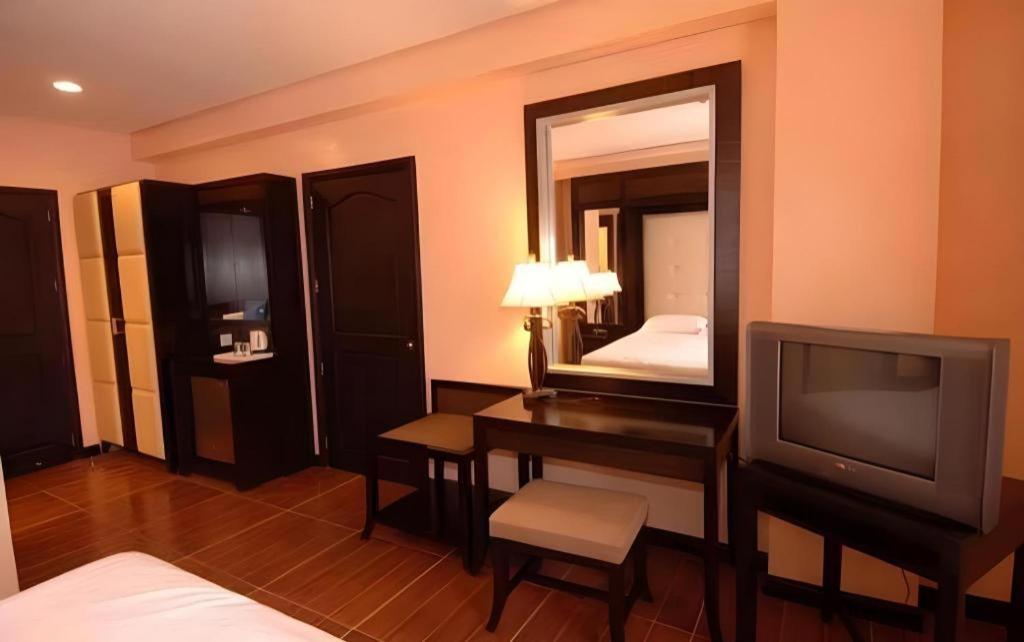 Planta Centro Bacolod Hotel & Residences Екстериор снимка