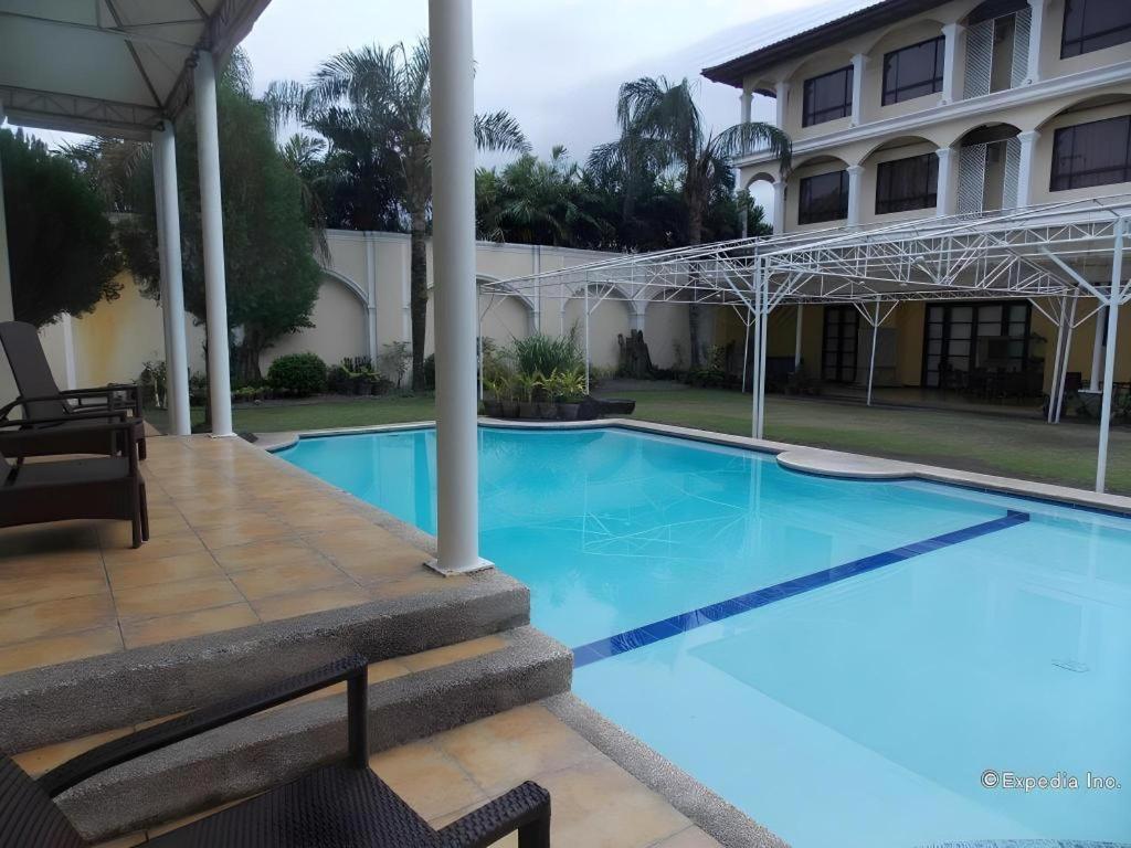Planta Centro Bacolod Hotel & Residences Екстериор снимка