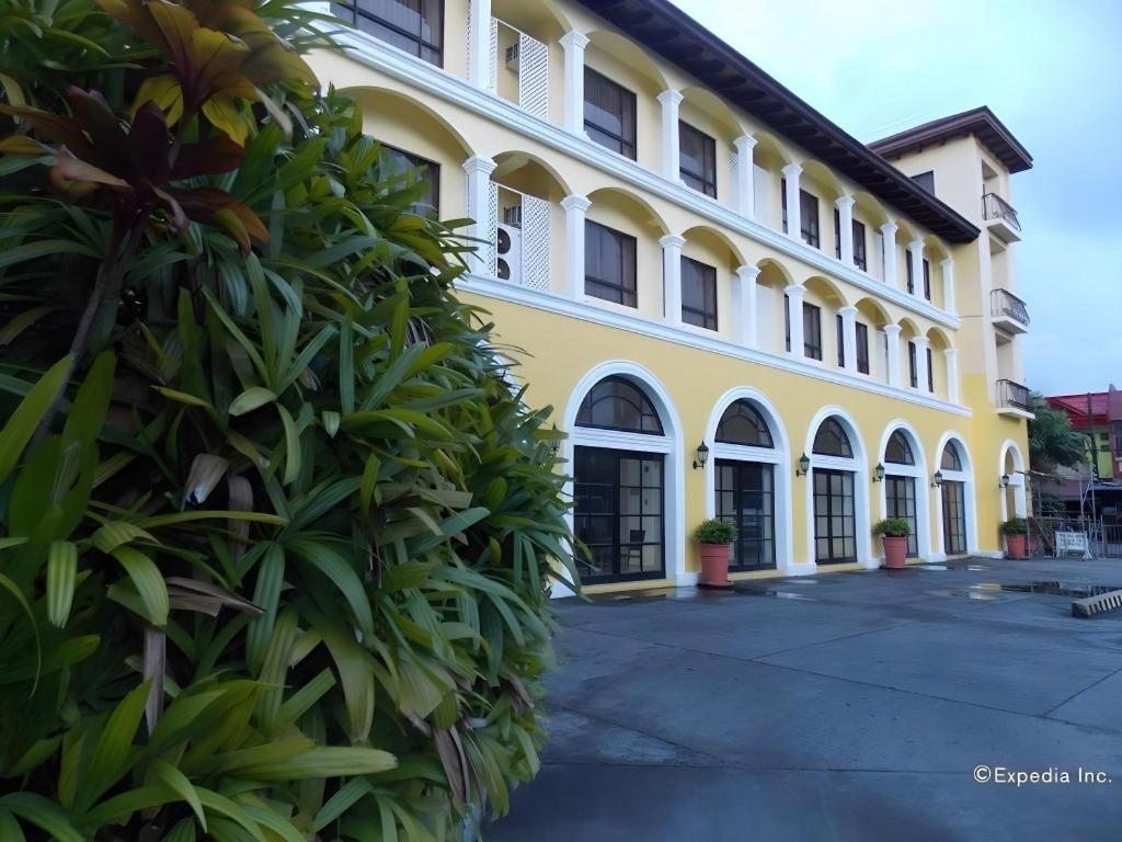 Planta Centro Bacolod Hotel & Residences Екстериор снимка