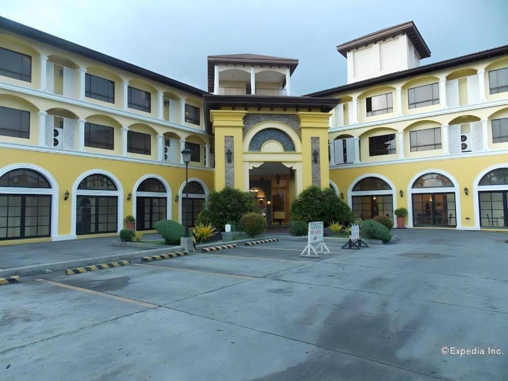 Planta Centro Bacolod Hotel & Residences Екстериор снимка