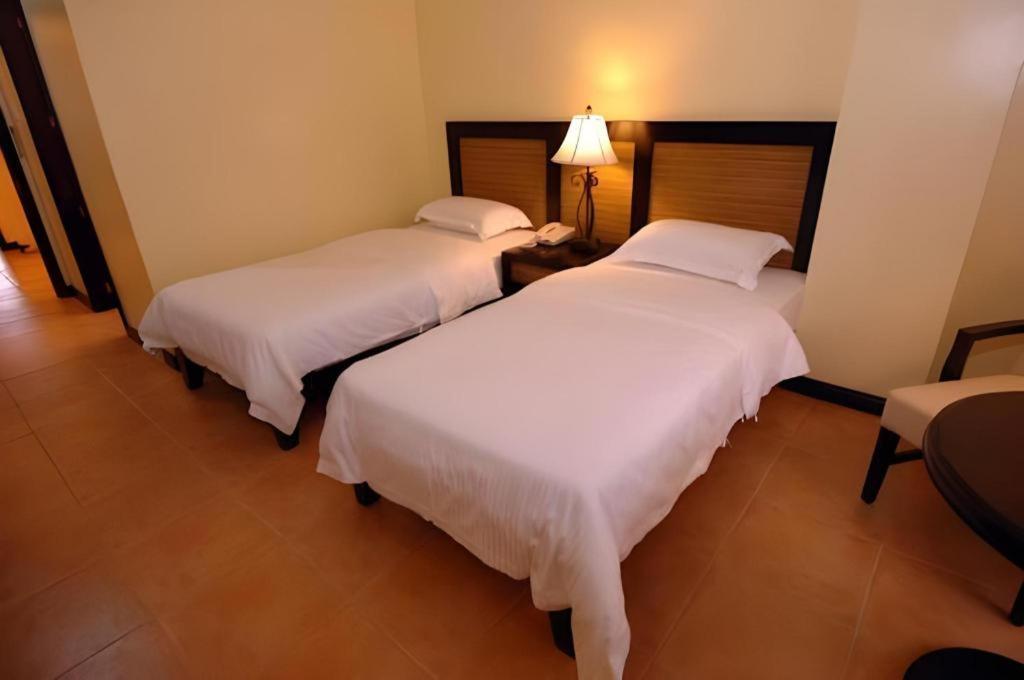 Planta Centro Bacolod Hotel & Residences Екстериор снимка