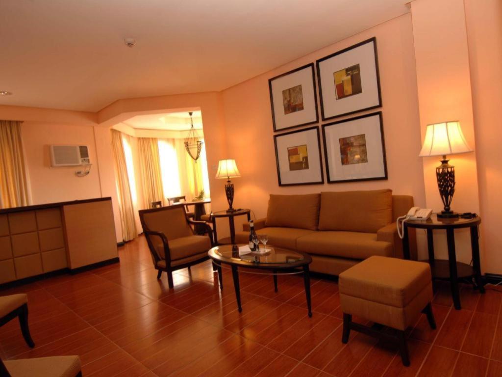 Planta Centro Bacolod Hotel & Residences Екстериор снимка