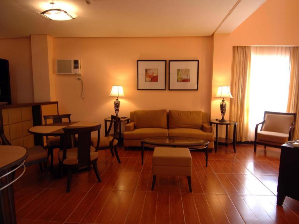 Planta Centro Bacolod Hotel & Residences Екстериор снимка