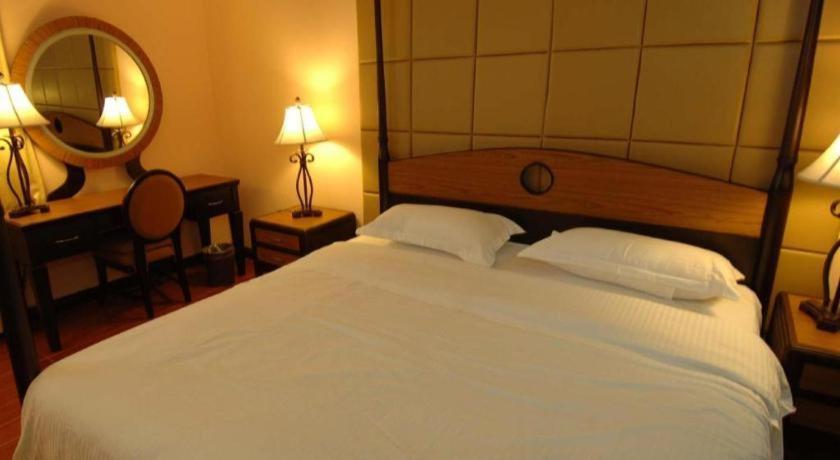 Planta Centro Bacolod Hotel & Residences Екстериор снимка
