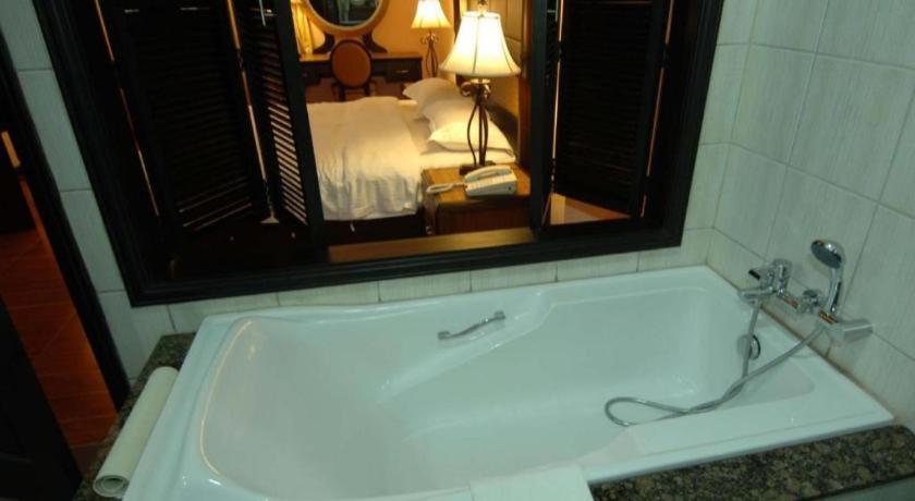 Planta Centro Bacolod Hotel & Residences Екстериор снимка