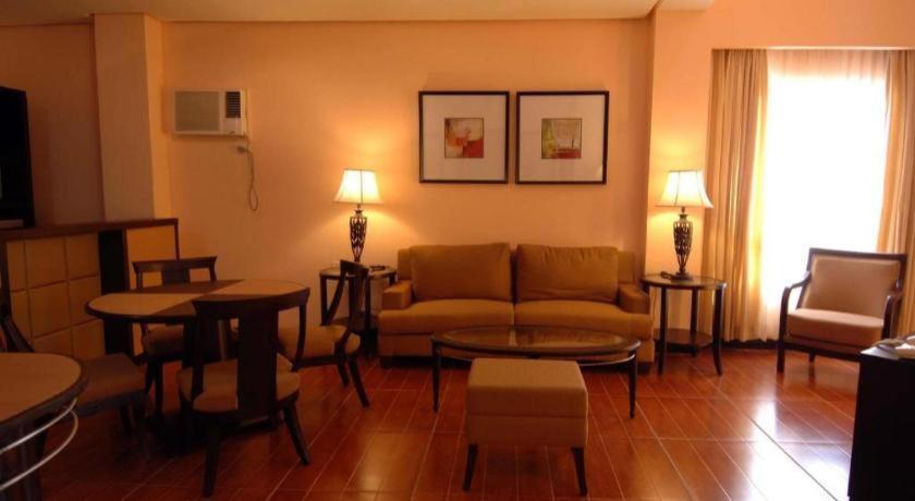 Planta Centro Bacolod Hotel & Residences Екстериор снимка