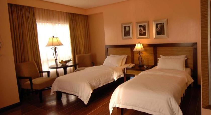 Planta Centro Bacolod Hotel & Residences Екстериор снимка