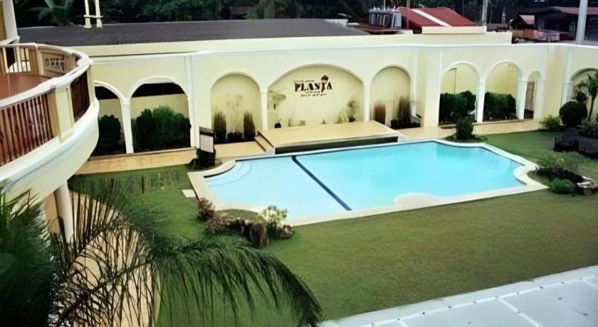 Planta Centro Bacolod Hotel & Residences Екстериор снимка