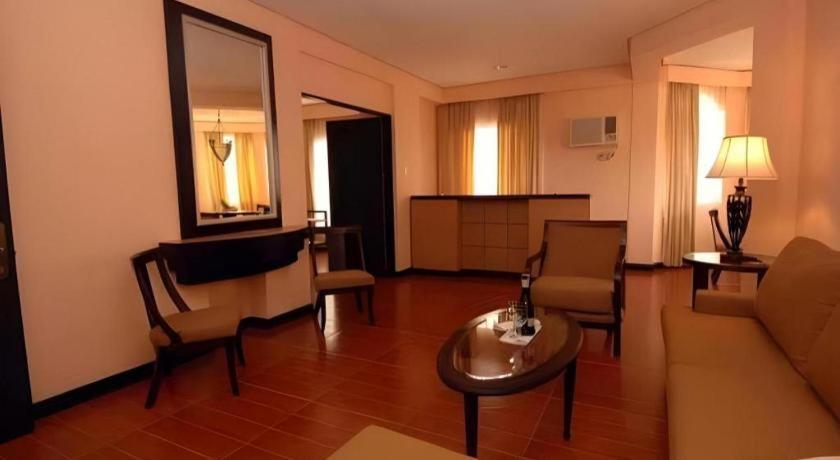 Planta Centro Bacolod Hotel & Residences Екстериор снимка