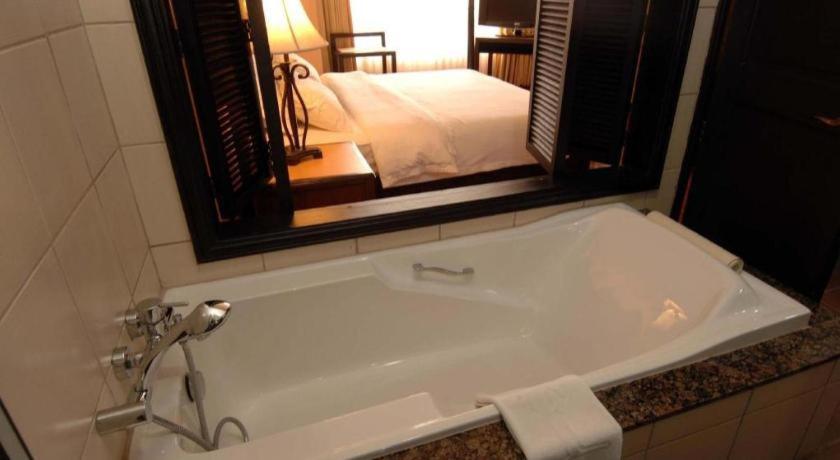 Planta Centro Bacolod Hotel & Residences Екстериор снимка