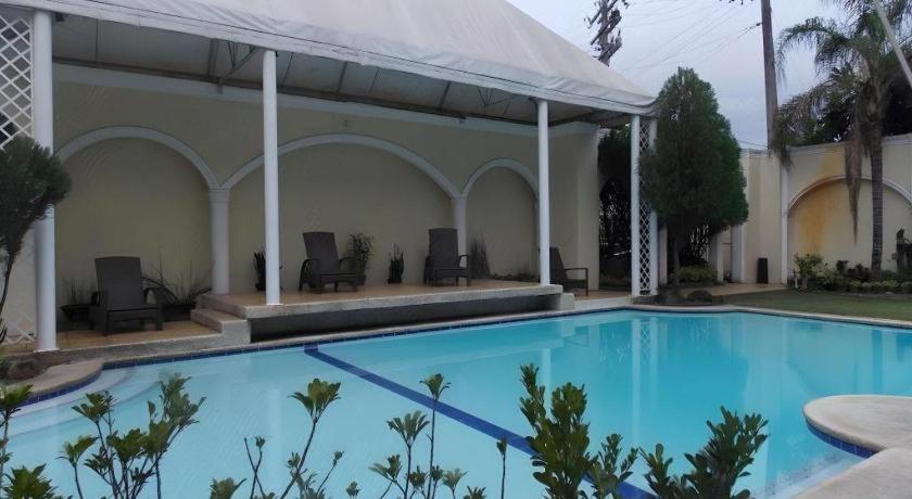 Planta Centro Bacolod Hotel & Residences Екстериор снимка