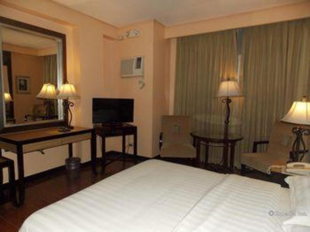 Planta Centro Bacolod Hotel & Residences Екстериор снимка