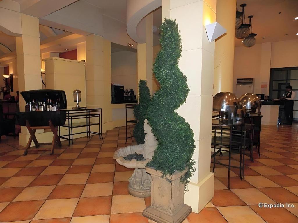 Planta Centro Bacolod Hotel & Residences Екстериор снимка