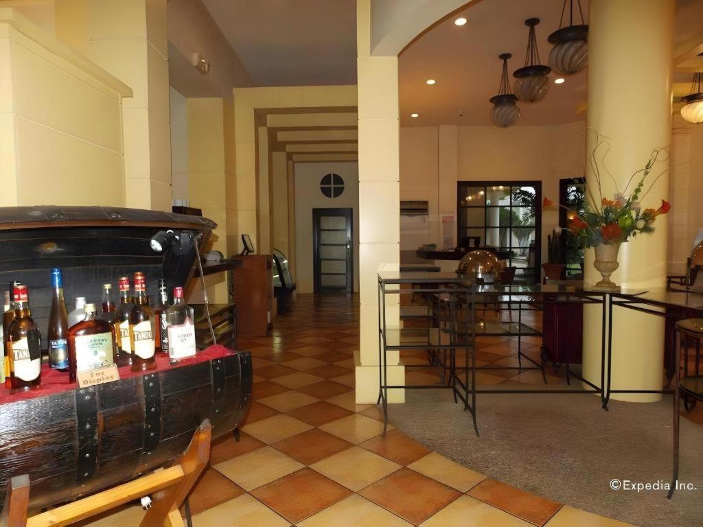 Planta Centro Bacolod Hotel & Residences Екстериор снимка